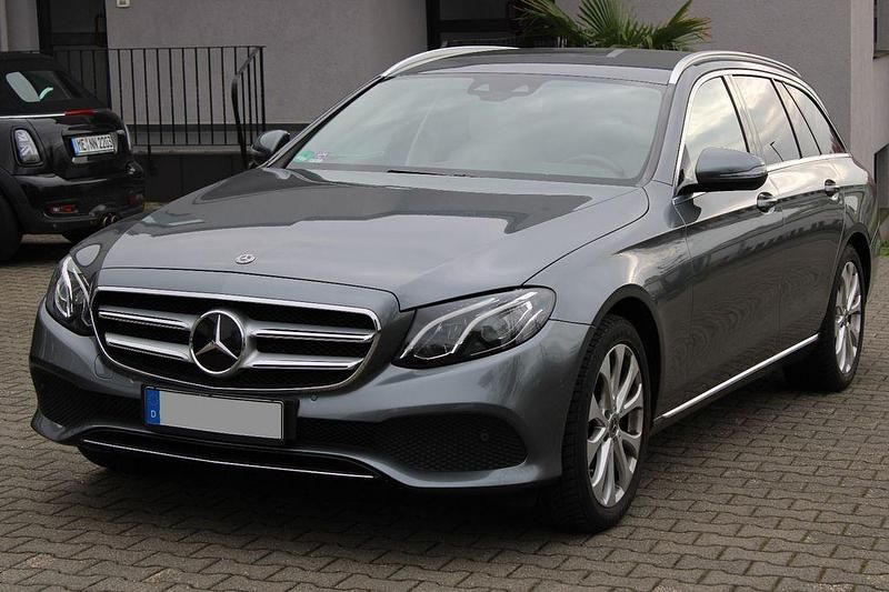 Gebraucht Mercedes E200 150 PS (110 kW) 2018 Grau Kombi