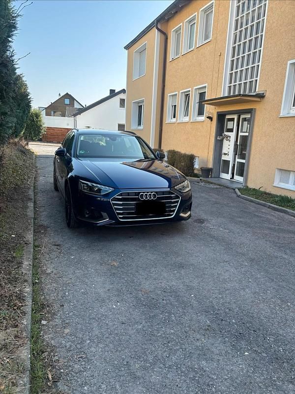 Gebraucht Audi A4 Sport 163 PS (119 kW) 2021 Blau Kombi