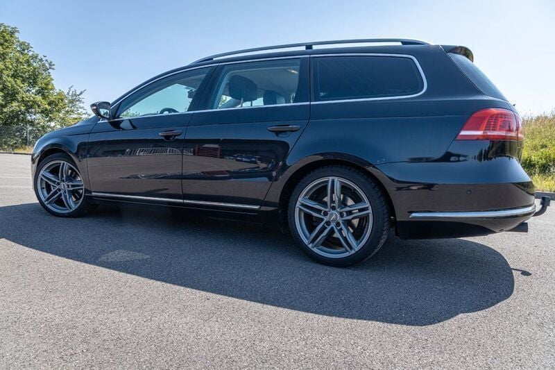 Schwarz Gebraucht 2011 VW Passat Comfortline Kombi | 6.800 € (Fairer Preis) - Bild 1/4
