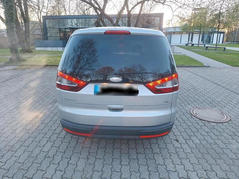 Gebraucht Ford Galaxy Ghia 140 PS (102 kW) 2008 Silber Van / Kleinbus