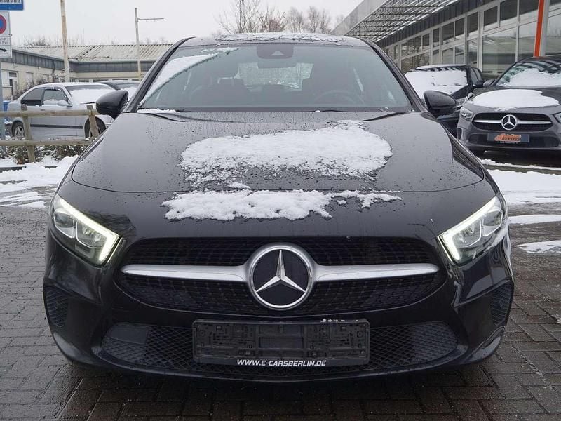 Gebraucht Mercedes A180 116 PS (85 kW) 2018 Kosmosschwarz  metalliclack Kleinwagen
