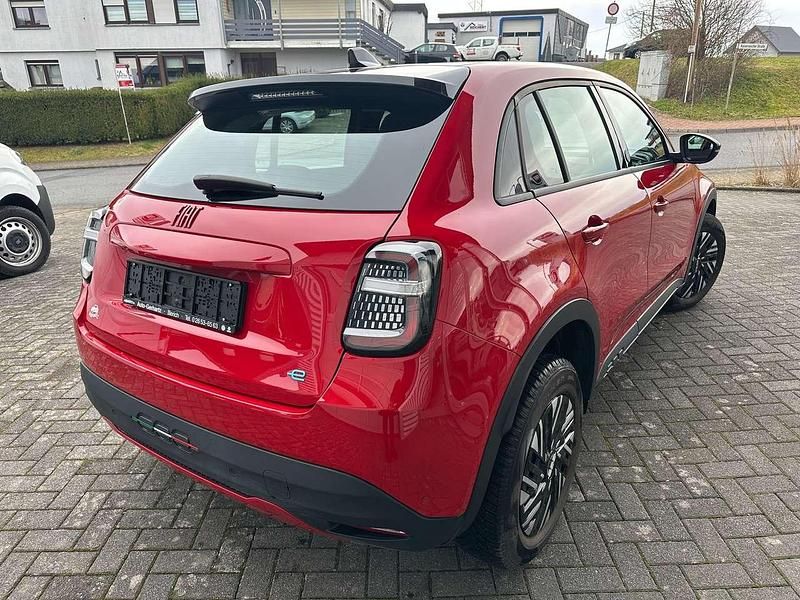 Gebraucht Fiat 600E Red 114 kW (156 PS) 2023 Rot SUV