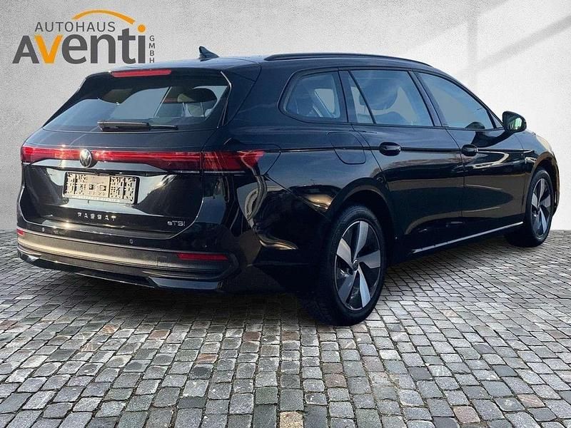 Gebraucht VW Passat 150 PS (110 kW) 2025 Grenadillschwarz metallic Kombi