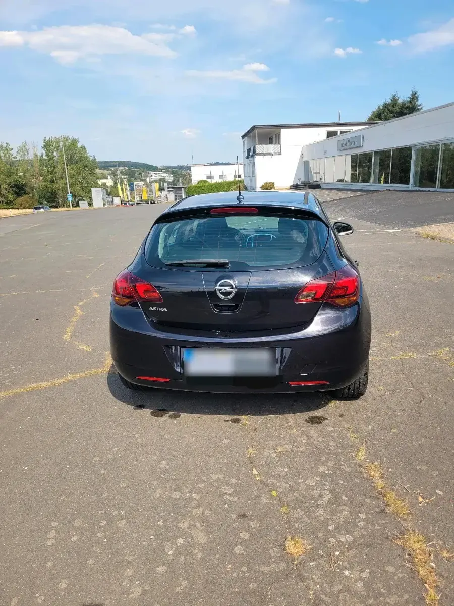 Gebraucht Opel Astra 116 PS (85 kW) 2010 Schwarz Limousine