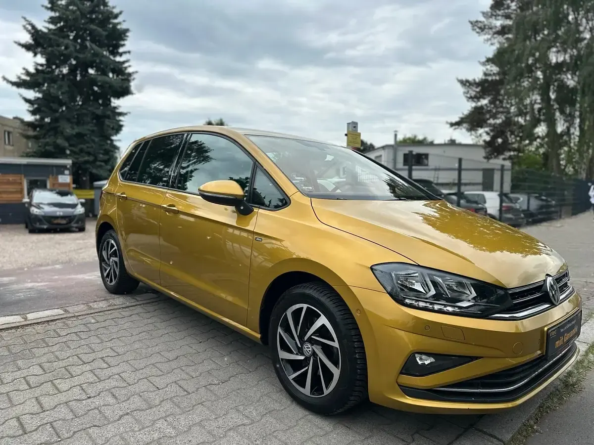 Gebraucht VW Golf Sportsvan Join 131 PS (96 kW) 2018 Kurkumagelb metallic Van / Kleinbus