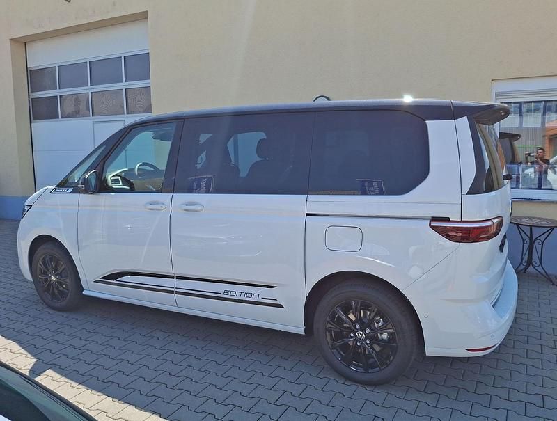 Neu VW Multivan Edition 150 PS (110 kW) 2025 Zweifarblackierung: candyweiß / deep black perleffekt Van