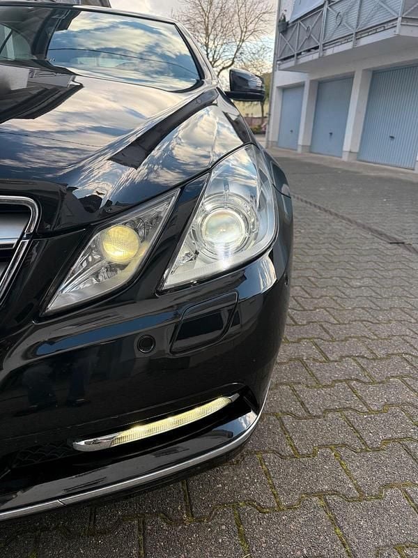 Gebraucht Mercedes E200 184 PS (135 kW) 2011 Schwarz Cabrio