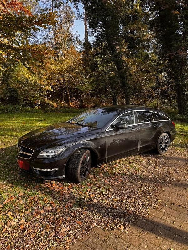 Schwarz Gebraucht 2014 Mercedes CLS63 AMG Shooting Brake AMG Kombi | 34.999 € - Bild 1/4