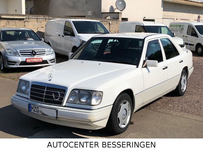 Weiß Gebraucht 1994 Mercedes E250 Limousine | 18.990 € - Bild 1/4