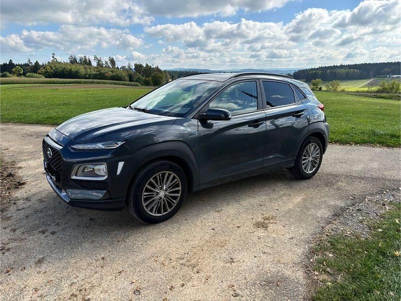 Grau Gebraucht 2018 Hyundai Kona Style SUV | 17.500 € (Etwas zu teuer) - Bild 1/4