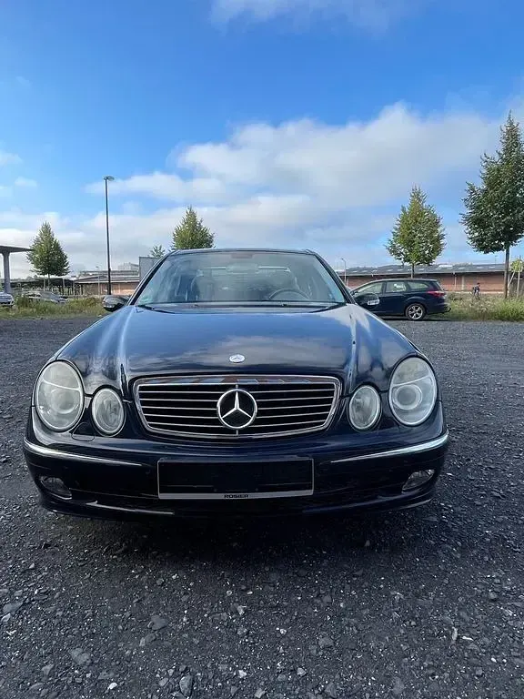 Gebraucht Mercedes E500 Avantgarde 306 PS (225 kW) 2002 Blau Limousine