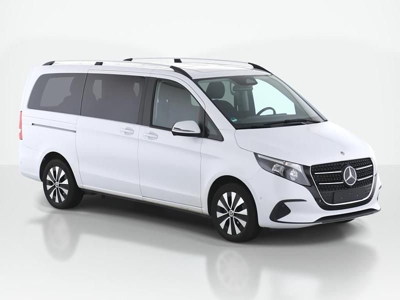 Gebraucht Mercedes V220 163 PS (119 kW) 2024 Weiß Van / Kleinbus