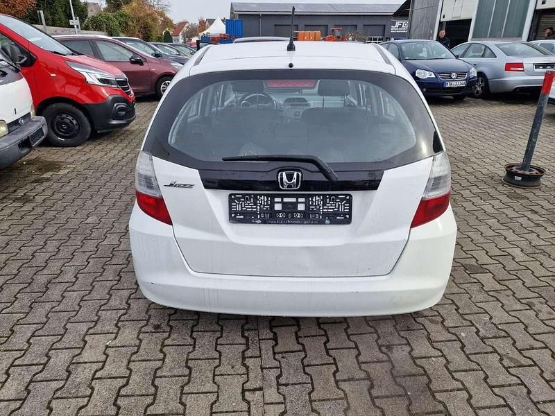 Gebraucht Honda Jazz Trend 90 PS (66 kW) 2011 Taffeta white Kleinwagen