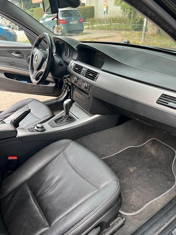 Second-hand BMW 320 177 CP (130 kW) 2008 Negru Berlinǎ