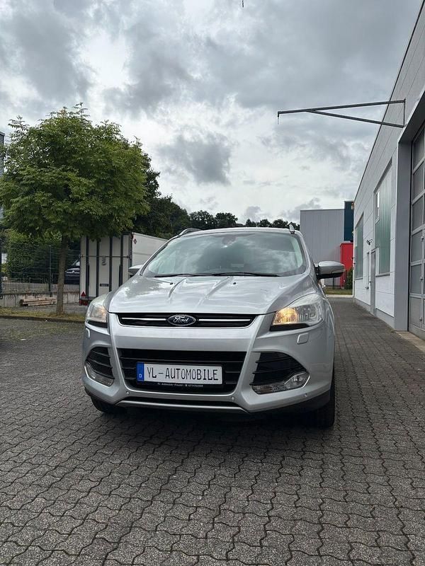 Silber Gebraucht 2013 Ford Kuga Titanium SUV | 8.400 € (Etwas zu teuer) - Bild 1/4