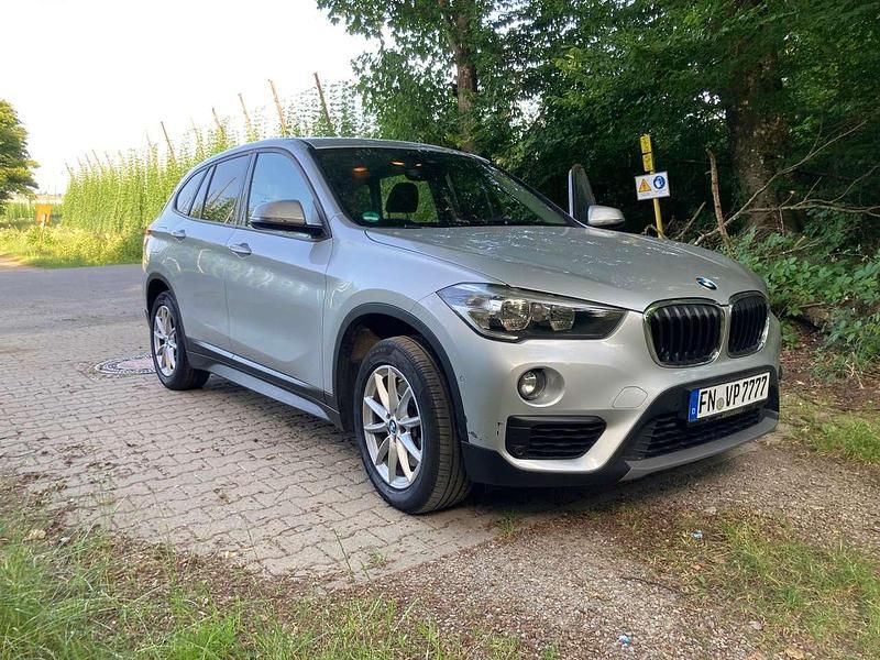 Silber Gebraucht 2019 BMW X1 Advantage SUV | 20.500 € (Guter Preis) - Bild 1/4