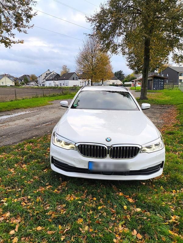 Gebraucht BMW 520 Luxury Line 190 PS (139 kW) 2018 Schwarz Kombi