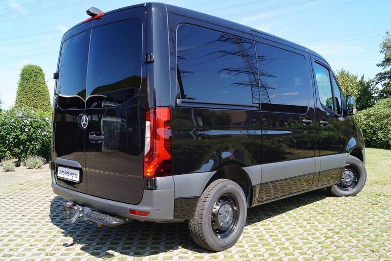 Obsidianschwarz metallic Gebraucht 2024 Mercedes Sprinter Van | 64.990 € - Bild 1/4