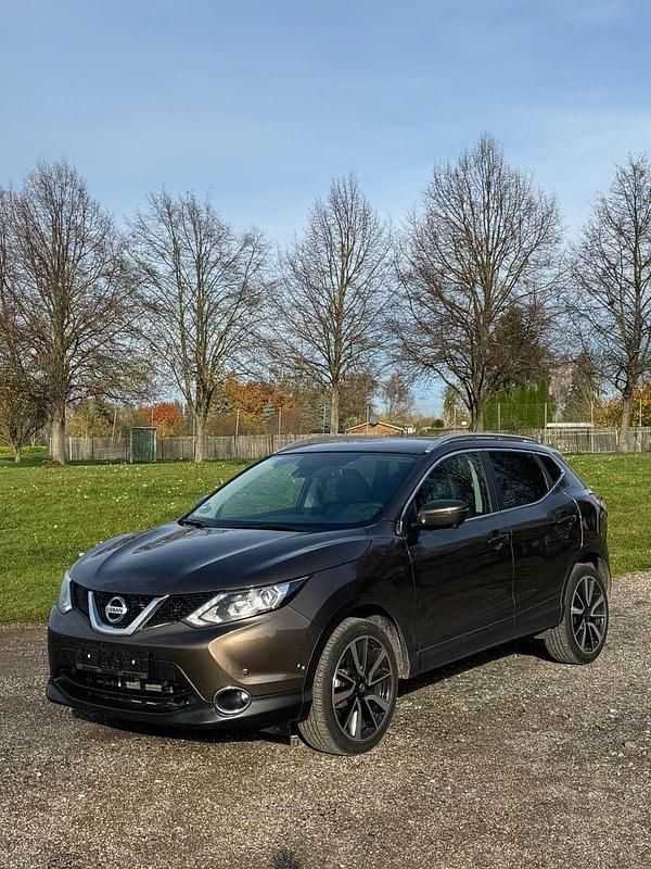 Braun Gebraucht 2017 Nissan Qashqai Tekna SUV | 15.200 € (Guter Preis) - Bild 1/4