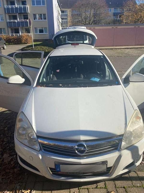 Weiß Gebraucht 2009 Opel Astra Limousine | 1.600 € (Superpreis) - Bild 1/4