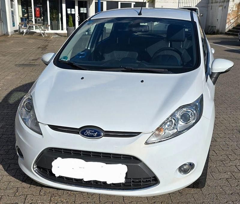 Gebraucht Ford Fiesta Titanium 82 PS (60 kW) 2012 Weiß Kleinwagen