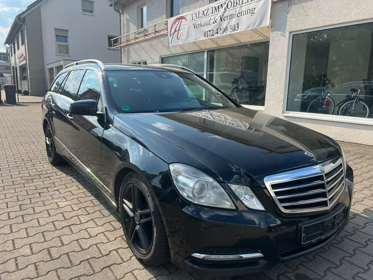 Gebraucht Mercedes E220 170 PS (125 kW) 2012 Schwarz Kombi