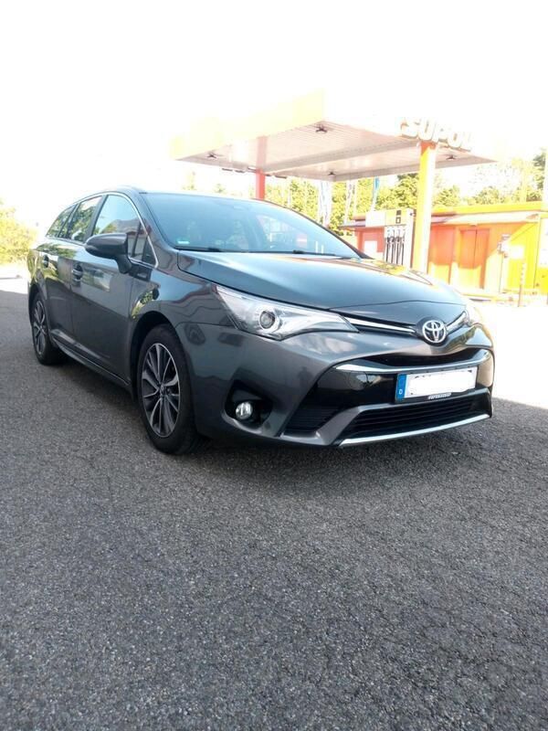 Grau Gebraucht 2017 Toyota Avensis Plus Kombi | 14.500 € (Superpreis) - Bild 1/4