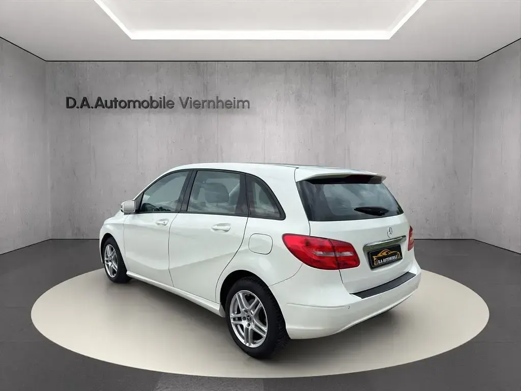 Gebraucht Mercedes B200 136 PS (100 kW) 2013 Weiß Van / Kleinbus