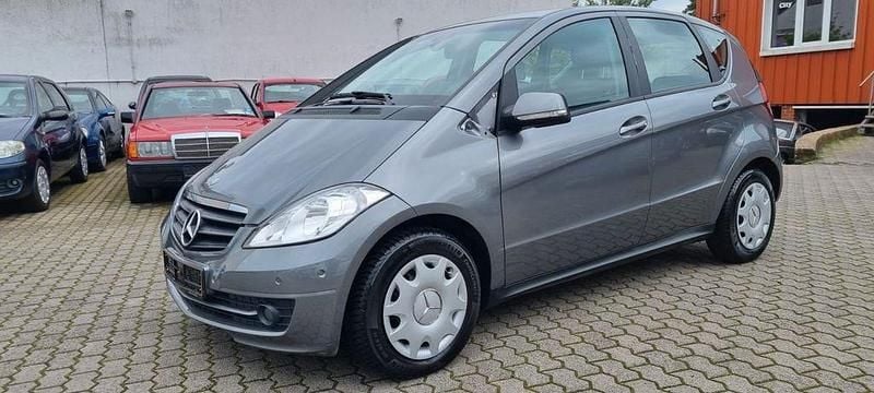 Grau Gebraucht 2011 Mercedes A180 Limousine | 1.690 € (Superpreis) - Bild 1/4