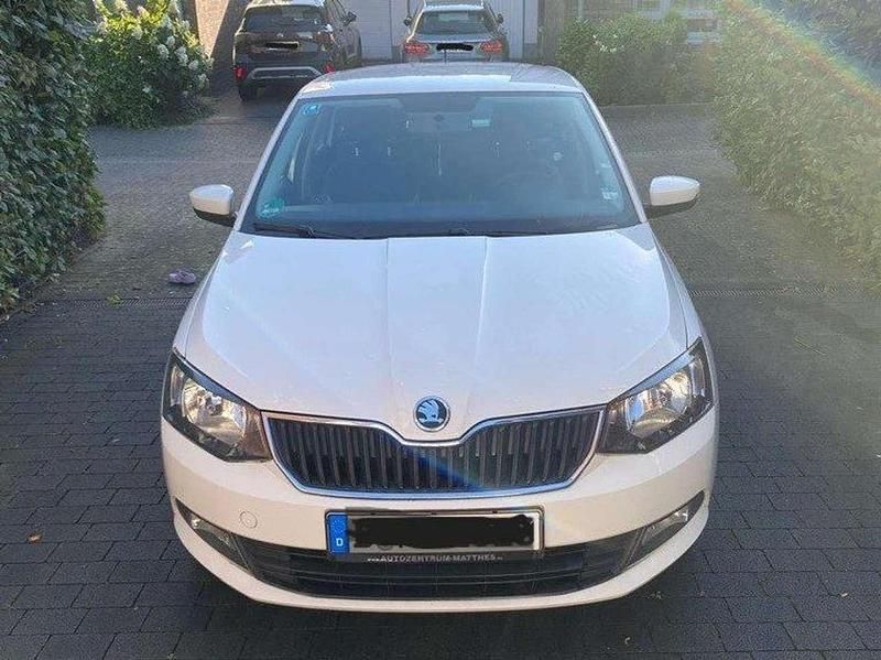 Weiß Gebraucht 2015 Skoda Fabia Ambition Kombi | 8.200 € (Fairer Preis) - Bild 1/4