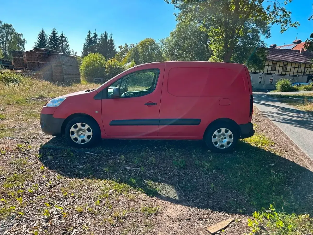 Gebraucht Peugeot Partner 75 PS (55 kW) 2015 Rot Van / Kleinbus