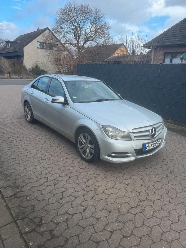 Gebraucht Mercedes C180 156 PS (114 kW) 2013 Silber Limousine