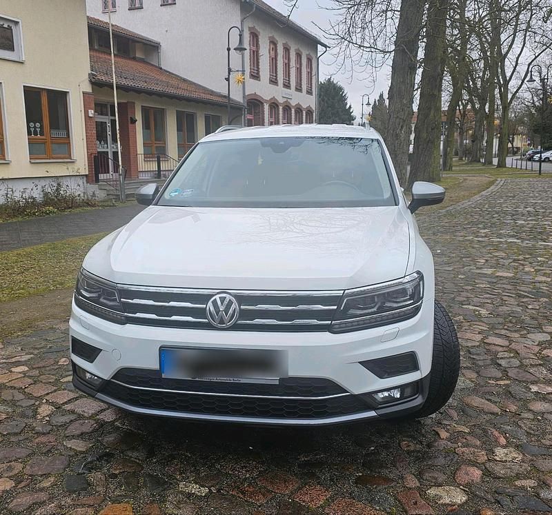Weiß Gebraucht 2021 VW Tiguan Allspace SUV | 29.900 € (Superpreis) - Bild 1/4