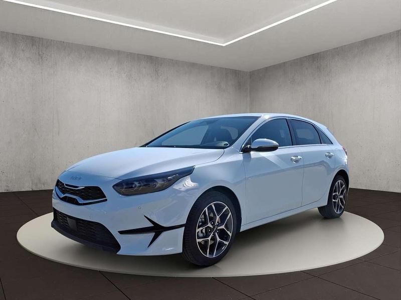 Carraraweiss Neu 2025 Kia Ceed 4 Limousine | 32.080 € - Bild 1/4