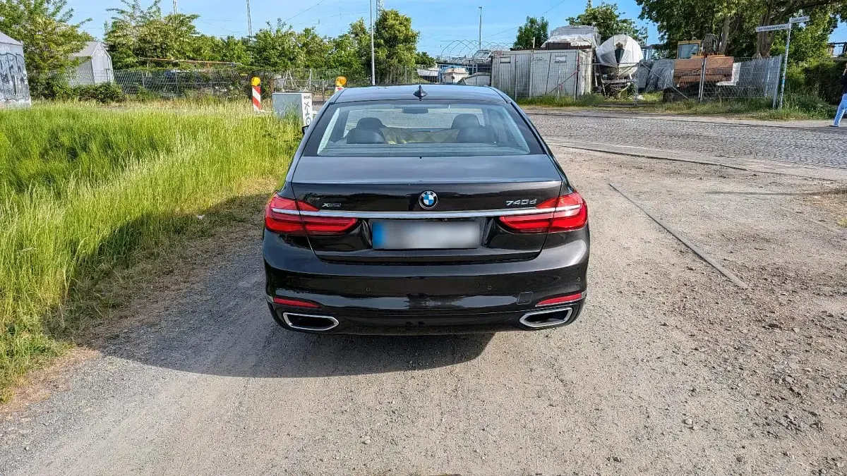 Gebraucht BMW 740 Comfort Edition 320 PS (235 kW) 2016 Braun Limousine