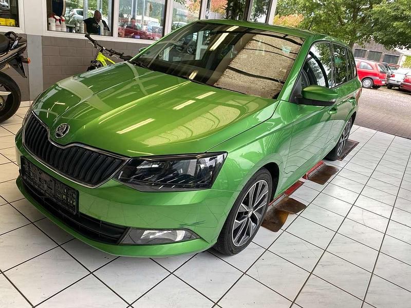 Rallyegrün metallic Gebraucht 2015 Skoda Fabia Kombi | 4.950 € (Fairer Preis) - Bild 1/4