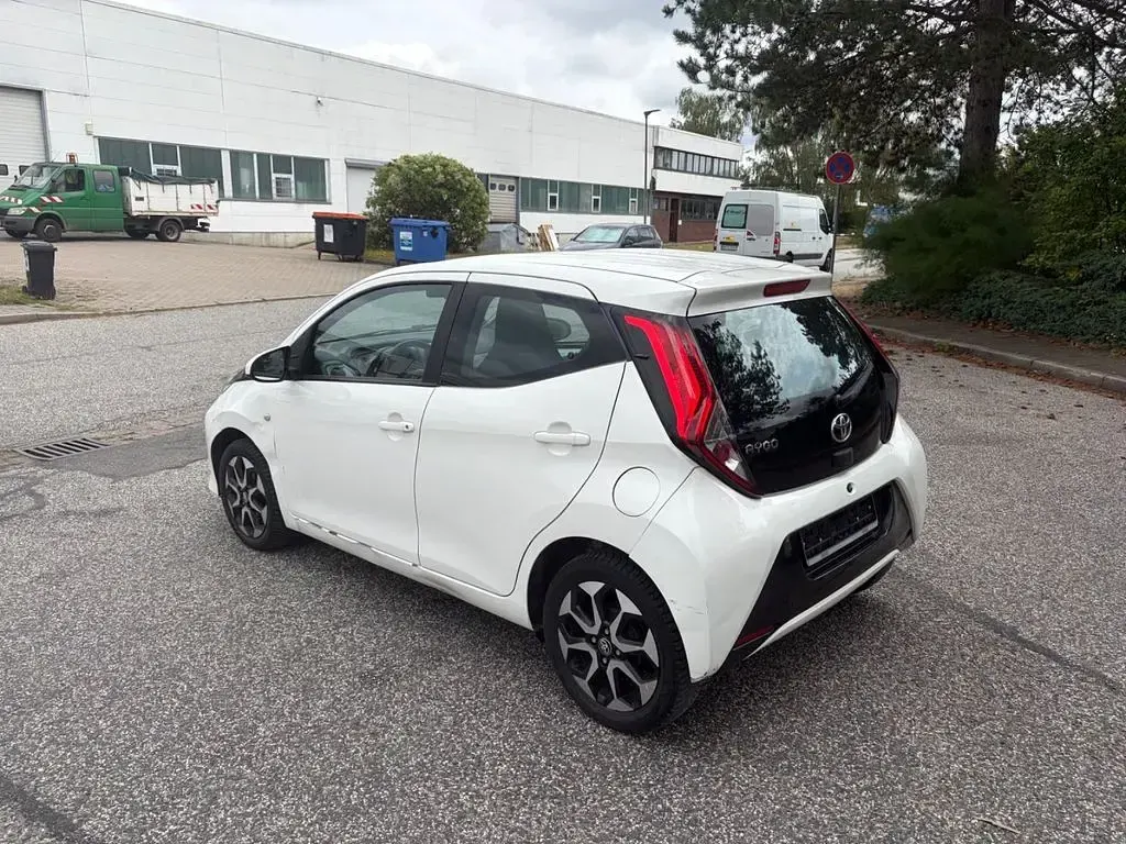 Gebraucht Toyota Aygo X-play 72 PS (52 kW) 2019 Weiß Kleinwagen