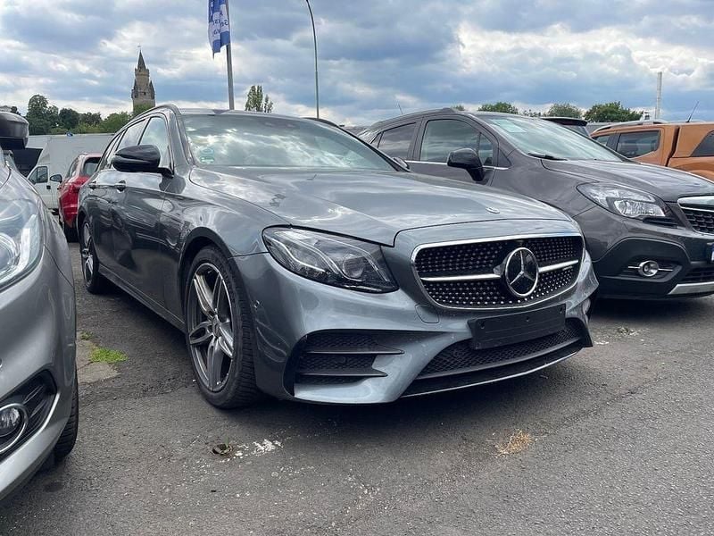Grau Gebraucht 2018 Mercedes E43 AMG AMG Limousine | 36.999 € (Fairer Preis) - Bild 1/4