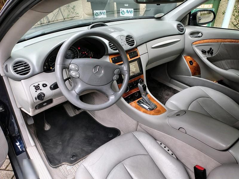 Second-hand Mercedes CLK320 2005 Albastru Coupe