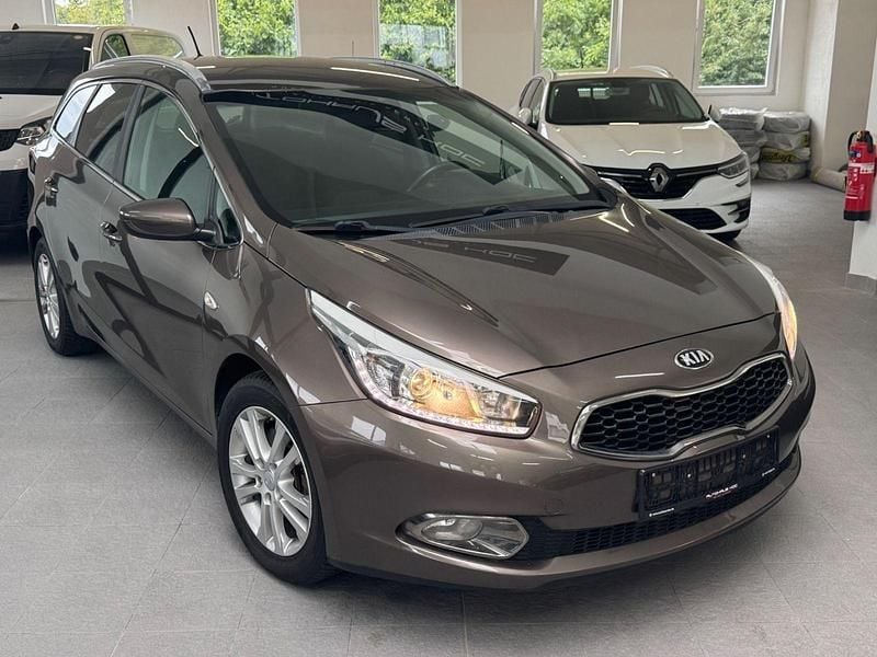 Braun Gebraucht 2015 Kia Ceed Kombi | 9.750 € (Fairer Preis) - Bild 1/4