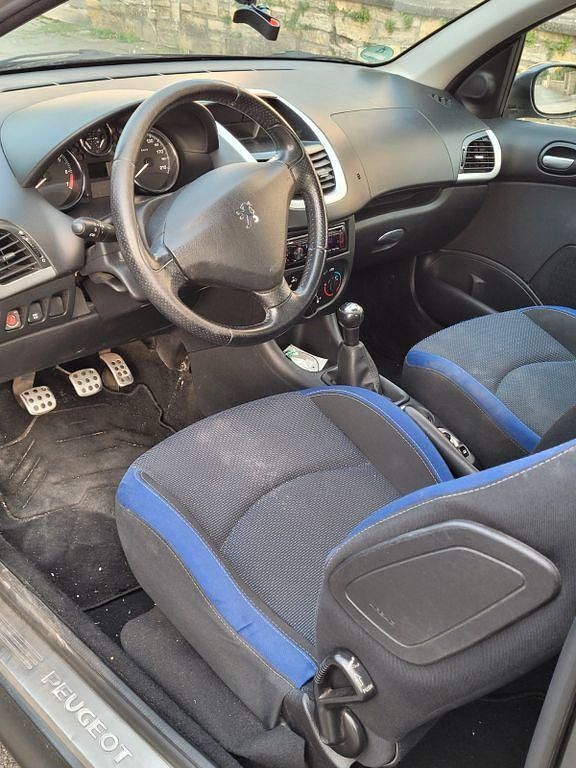 Gebraucht Peugeot 206 73 PS (53 kW) 2012 Grau Limousine
