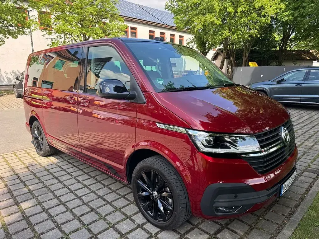 Gebraucht VW Multivan Edition 204 PS (150 kW) 2023 Rot Van / Kleinbus