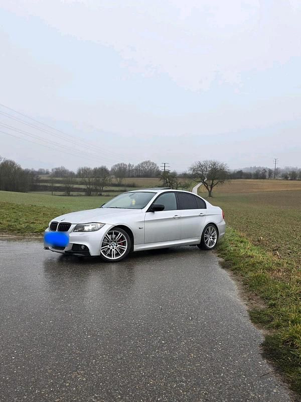 Gebraucht BMW 330 272 PS (200 kW) 2009 Silber Limousine