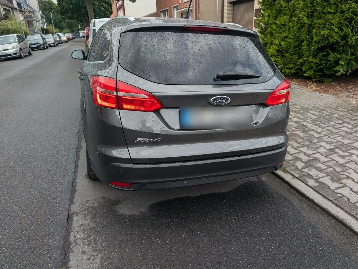 Gebraucht Ford Focus Titanium 120 PS (88 kW) 2015 Grau Kombi