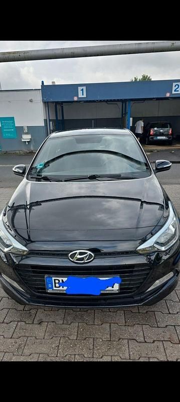 Schwarz Gebraucht 2017 Hyundai i20 Active Kleinwagen | 9.490 € (Guter Preis) - Bild 1/4