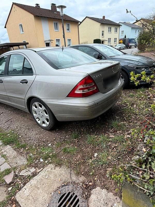 Gebraucht Mercedes 200 110 PS (80 kW) 2003 Gold Limousine