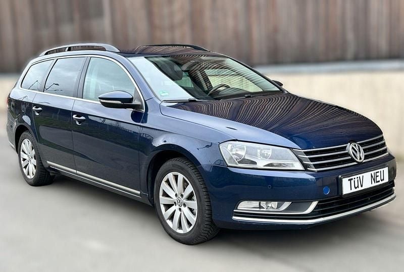 Gebraucht VW Passat 140 PS (102 kW) 2012 Blau Kombi