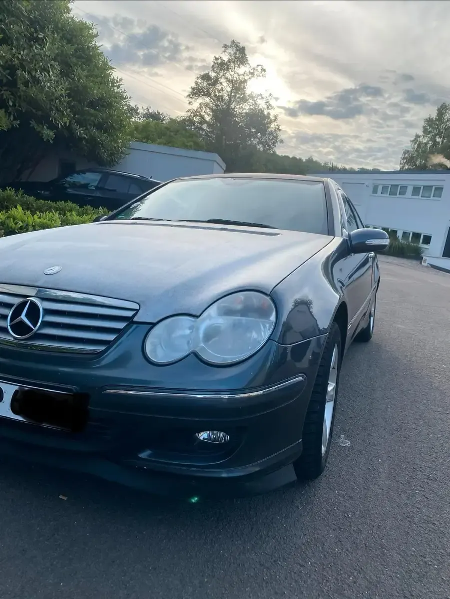 Gebraucht Mercedes C180 143 PS (105 kW) 2007 Grau Coupé