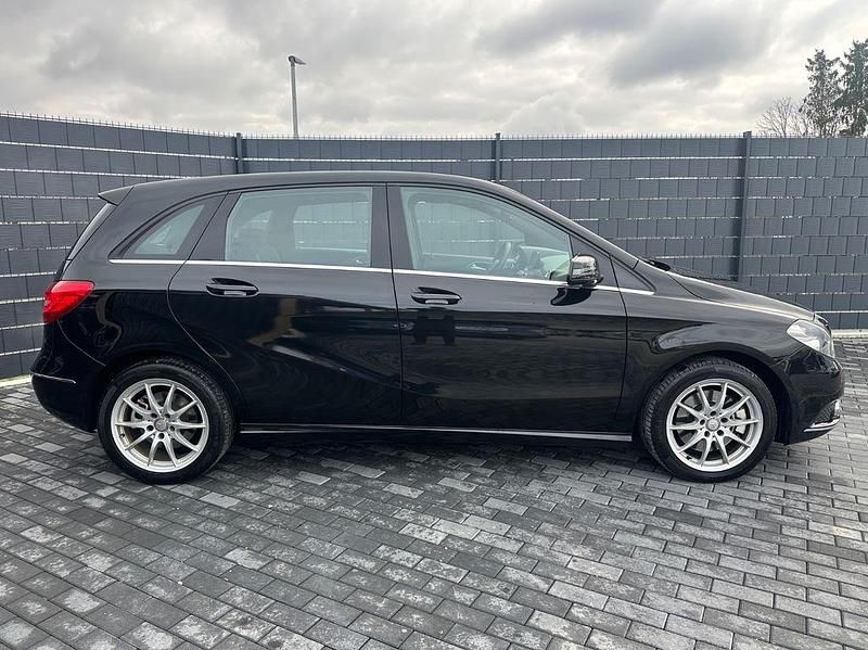 Gebraucht Mercedes B250 211 PS (155 kW) 2013 Schwarz Van / Kleinbus