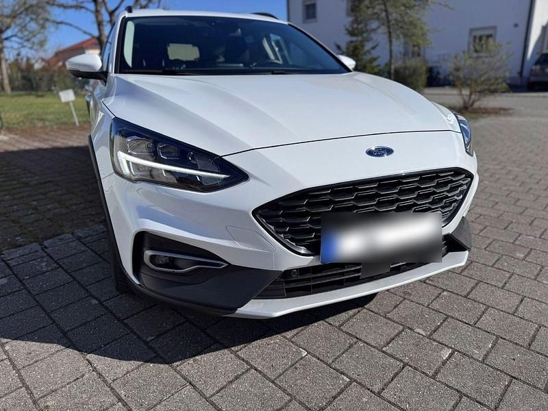 Usado Ford Focus Active X 155 CV (114 kW) 2020 Blanco Familiar